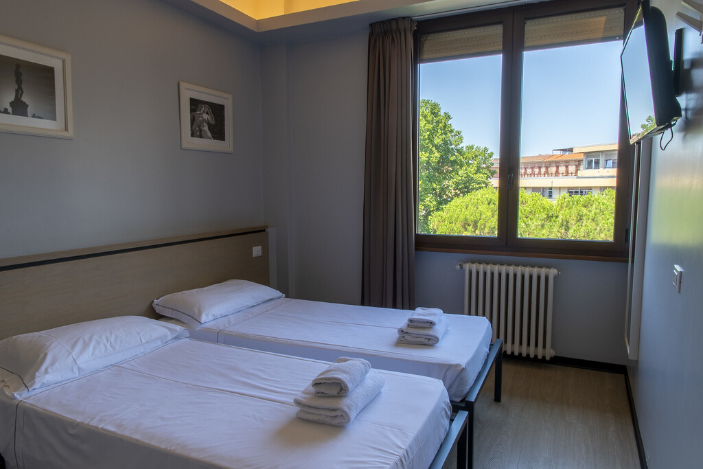 Plus Florence - Twin room with separate beds.